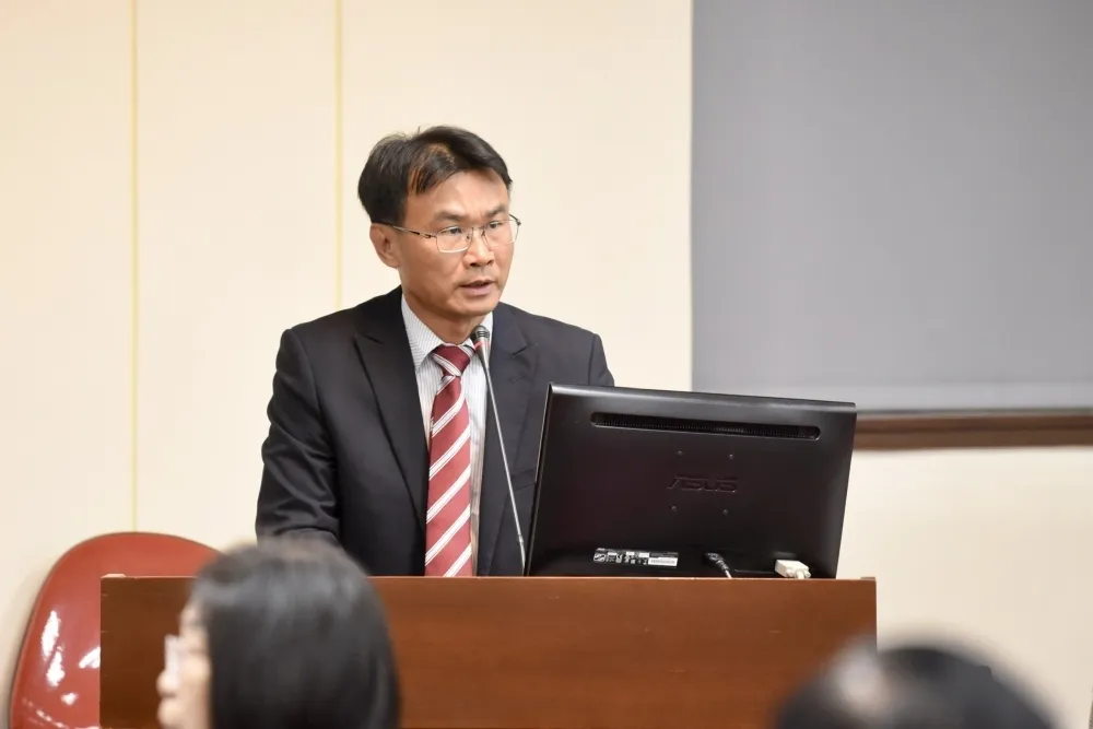韓批政府禁「巴拉刈」　陳吉仲回應：我父親差點「整個眼睛挖掉」
