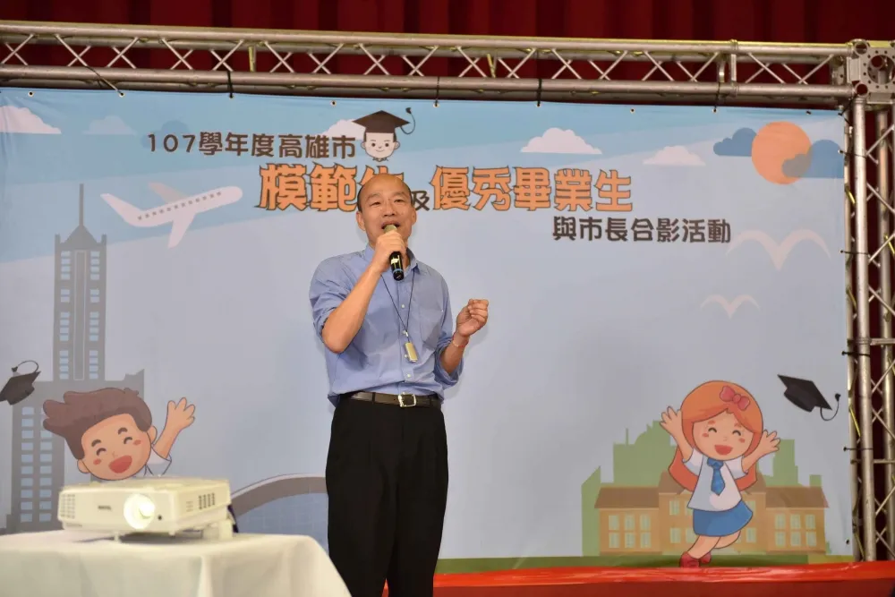 國三生當面嗆「選總統太可笑，醒醒吧！」　韓國瑜：敢表達很好