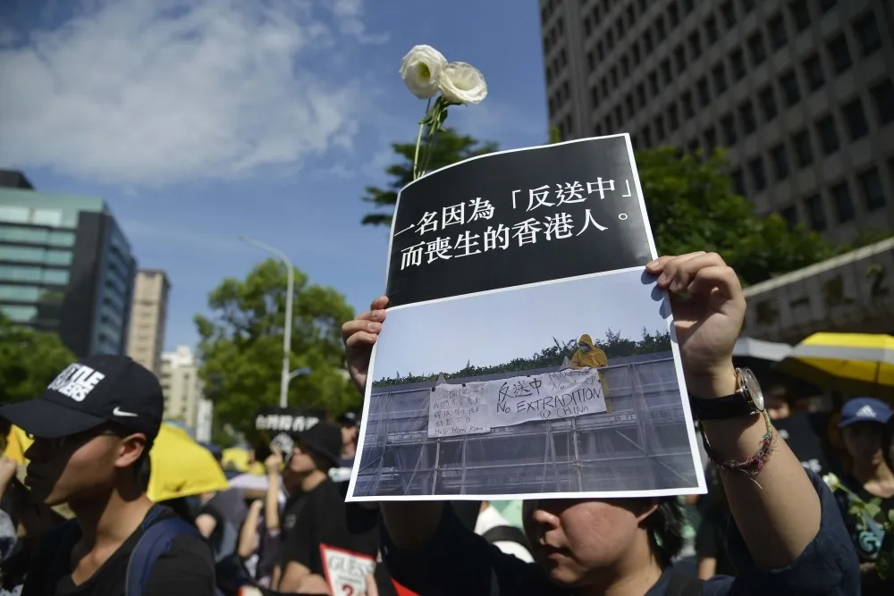 【反中移民潮】港澳人士遷居台灣連3年破千　10年暴增2.4倍
