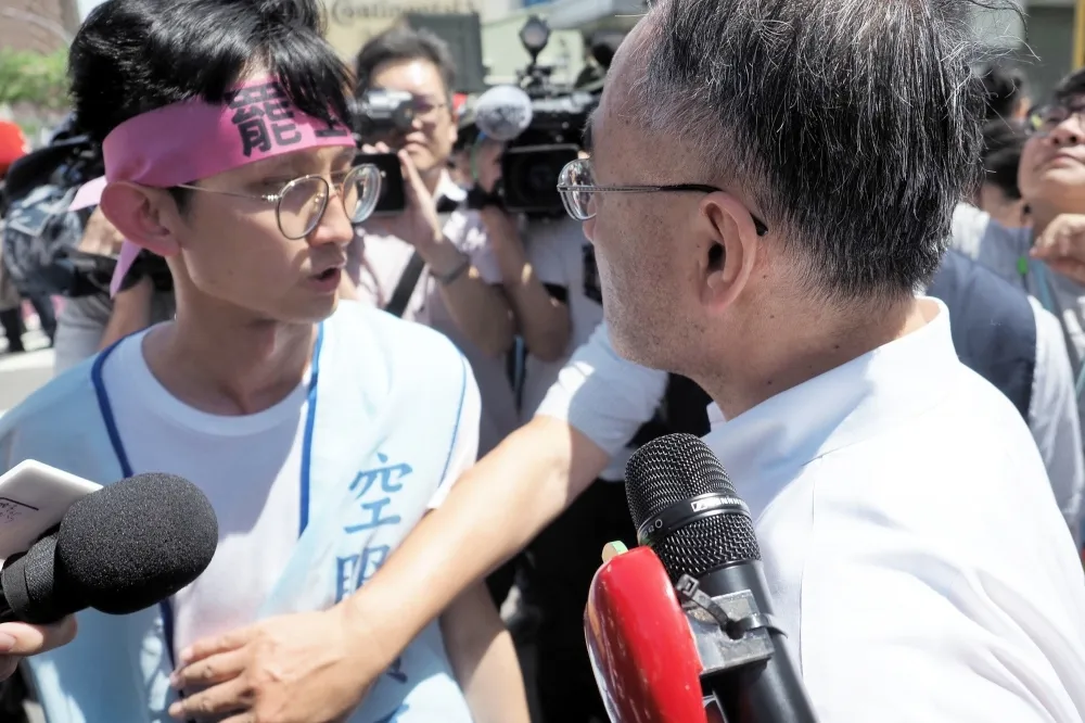 【為搭棚劍拔弩張】罷工方爭糾察線權益　長榮副總堅不讓　