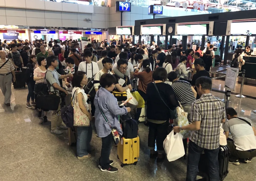 【忙死地勤】長榮總經理赴前線滅火　「將提非法罷工告訴」