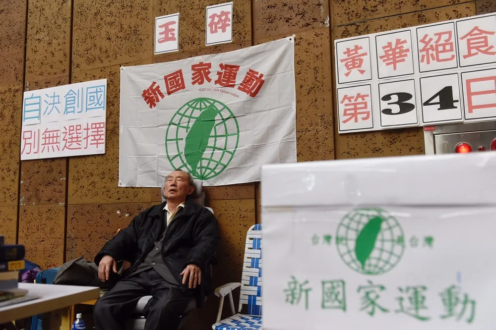 【拚自決創國】黃華「甘地式」絕食第34天　花媽、陳致中送暖