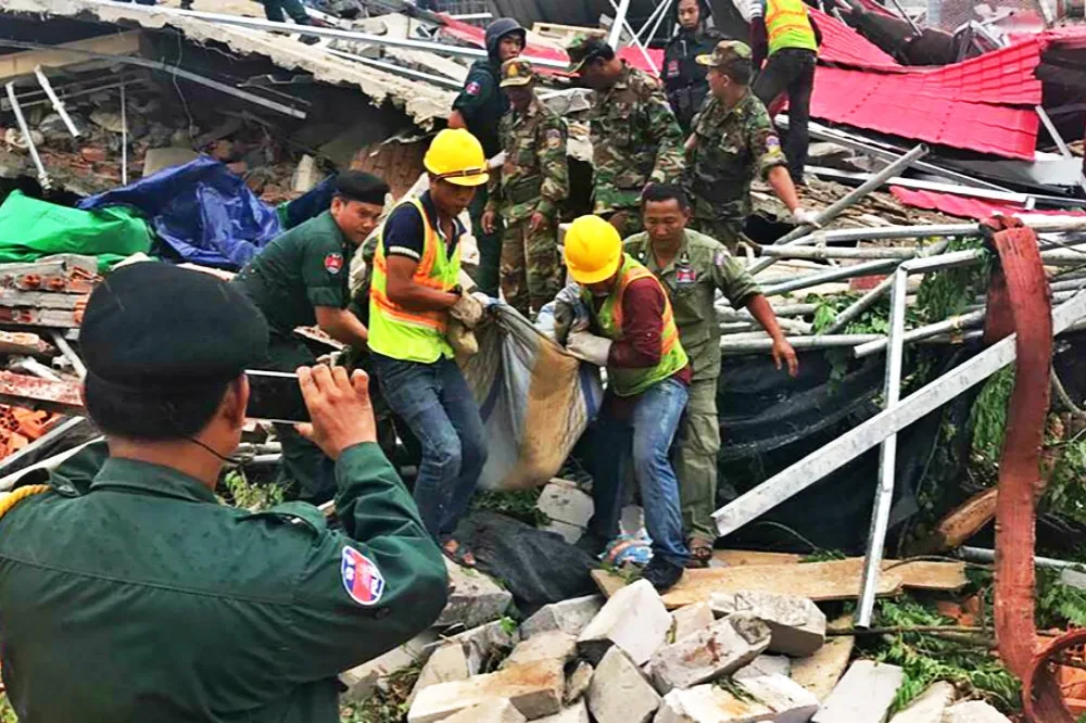 疑是非法興建　柬埔寨施亞努市一中資大樓崩塌釀17人死