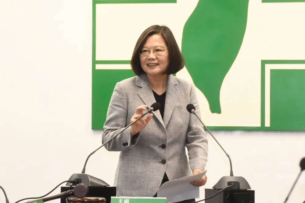 【誰有權力中毒症】蔡英文辣回韓國瑜　市長忙選總統他才有這症頭  