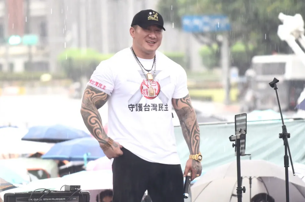 【每年報酬500萬】館長上街反紅媒他不領情　蔡正元諷：一手拿紅錢一手罵紅媒