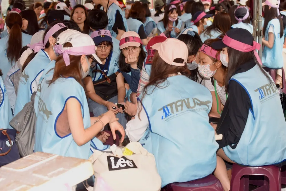 【罷工逾百小時】長榮簡訊求空服員復工　工會赴總統府請願要尊嚴