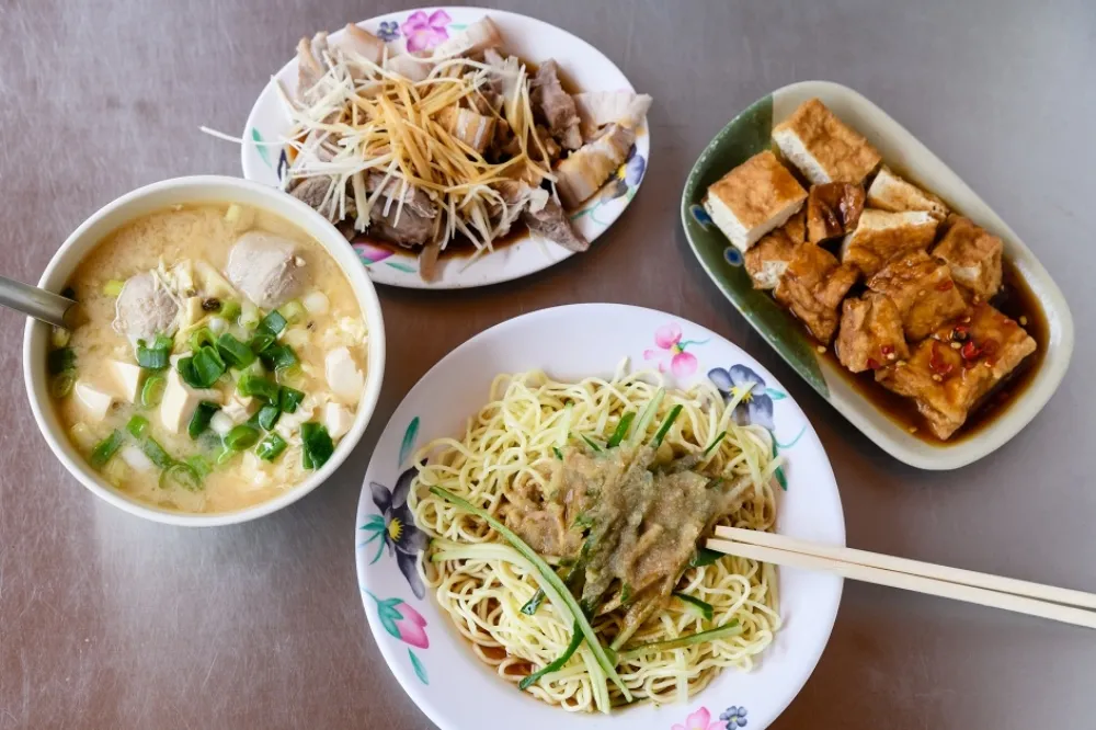 夏日填飽肚子的百搭選擇！愛吃鬼芸芸大推必吃的 6 間台北涼麵