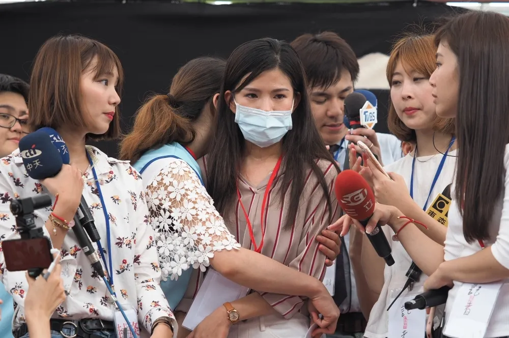 長榮滯留維也納空服員返台　10人力挺罷工衝南崁現場繳3寶