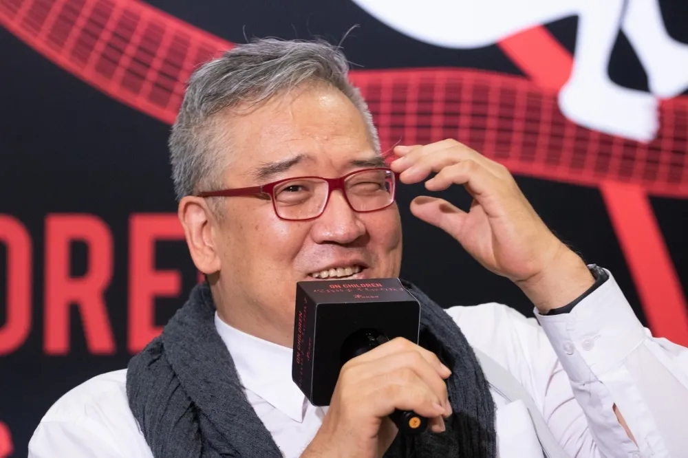 郝明義批長榮「男性沙文主義」深重　把空姐當「軟杮子」