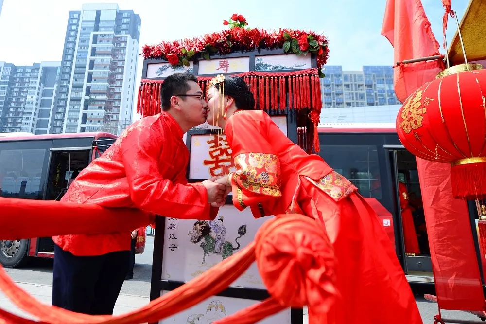 欲挽救中國低生育率　人大常委提議最低法定結婚年齡降至18歲