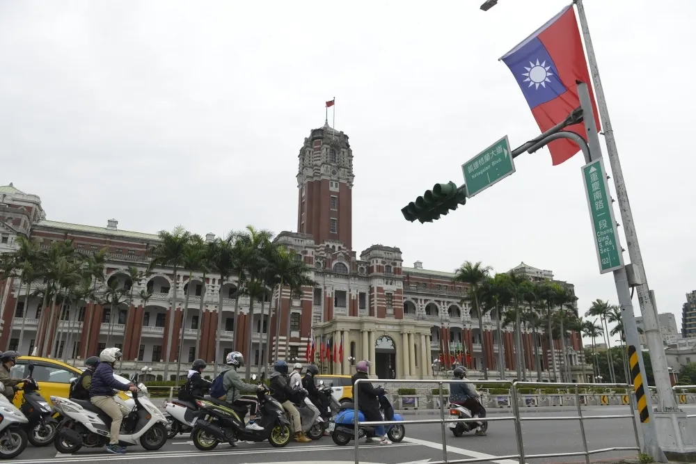 【這對兄妹搞直播】凱道放炮高喊「蔡英文下台」　憲警通知家長帶回管束