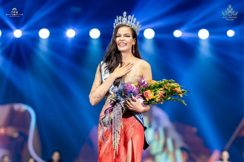 【二度參賽】泰國2019環球小姐出爐　25歲混血模特Paweensuda贏得后冠