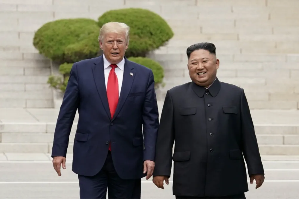 【歷史性一刻】首名現任美國總統踏上北韓領土　川普與金正恩於板門店「會面」