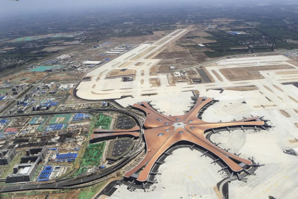 【70年國慶前營運】名建築師札哈哈蒂設計　北京新樞紐「大興機場」竣工