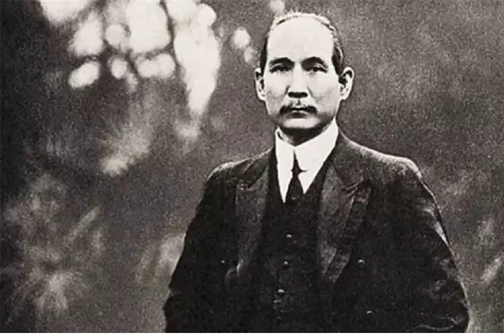 《顛倒民國》書摘：孫文－活著是竊國大盜　死後為赤色皇帝