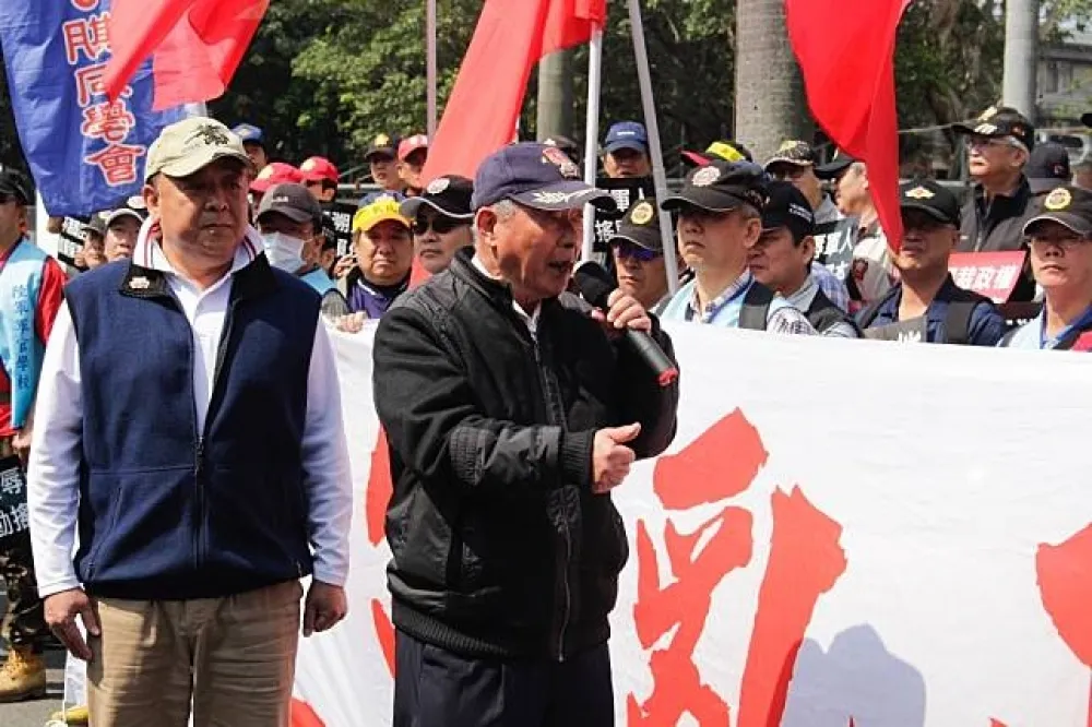 【立院三讀】退將赴中向中國旗徽敬禮要罰　最重可剝奪終身俸