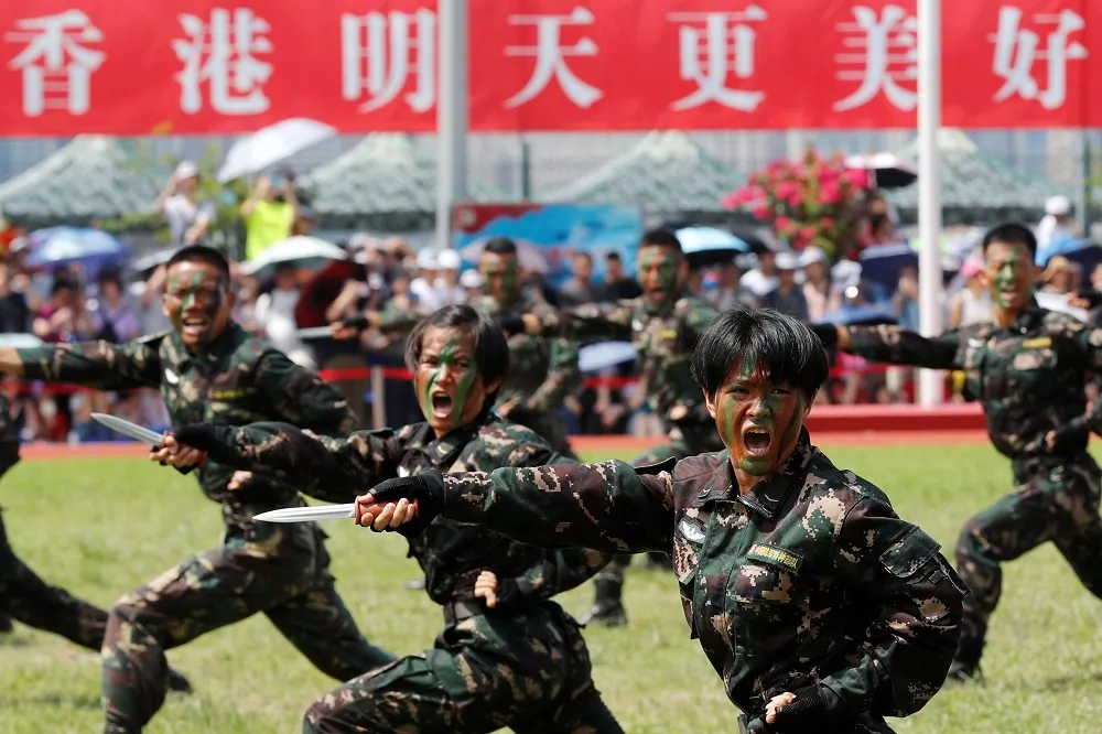 【香港反送中】中國駐港解放軍舉行軍演　警告港獨意味濃厚