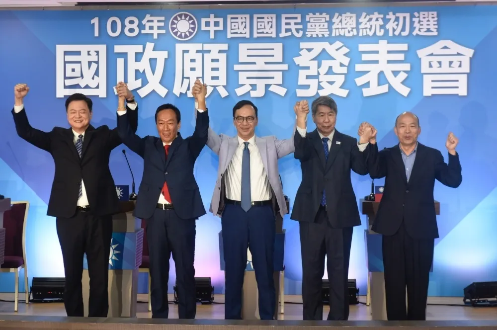 郝龍斌臉書發文　左挺郭台銘右讚韓國瑜