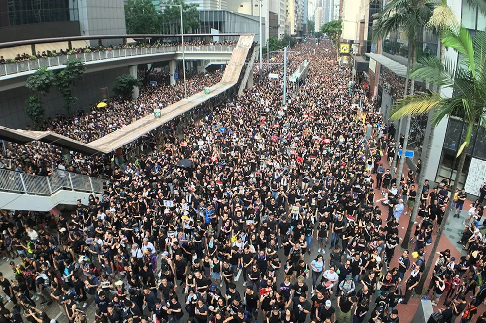 【香港反送中】走路工抓到了？　親中媒體《文匯報》、《大公報》稱港青收錢衝立法會