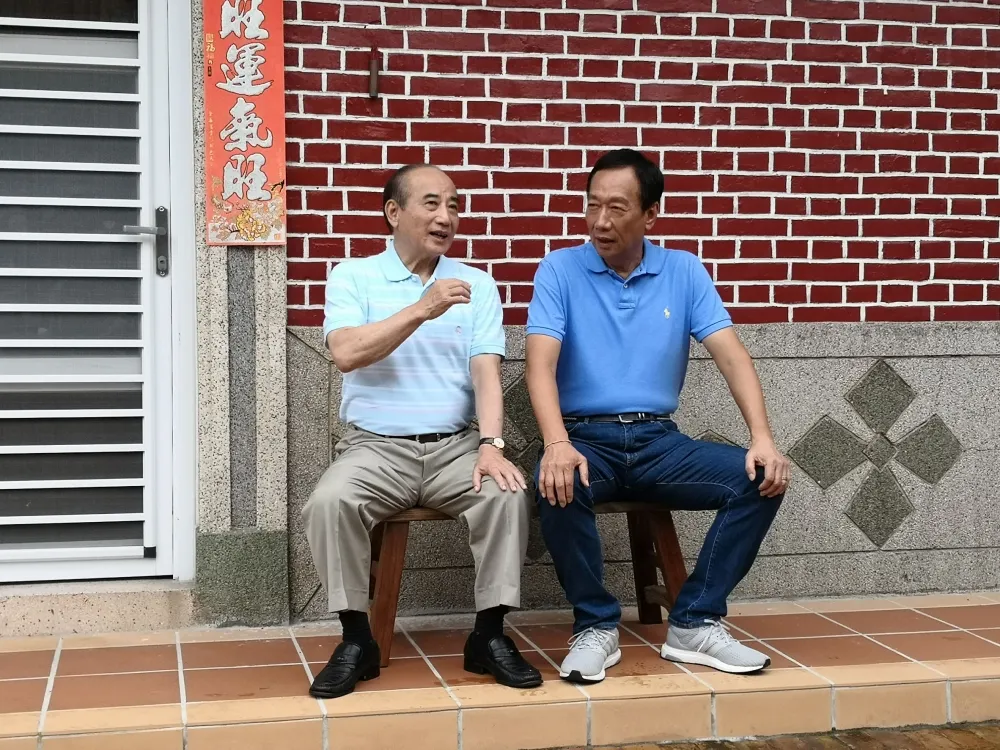 【內幕】郭董踩場高雄辣嗆韓國瑜　「霸氣轉民氣」時間緊迫