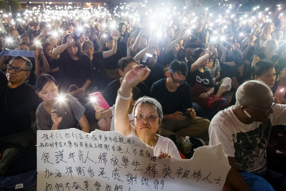 【香港反送中】8000香港媽媽集會力挺年輕人：爸媽「願為你擋子彈」