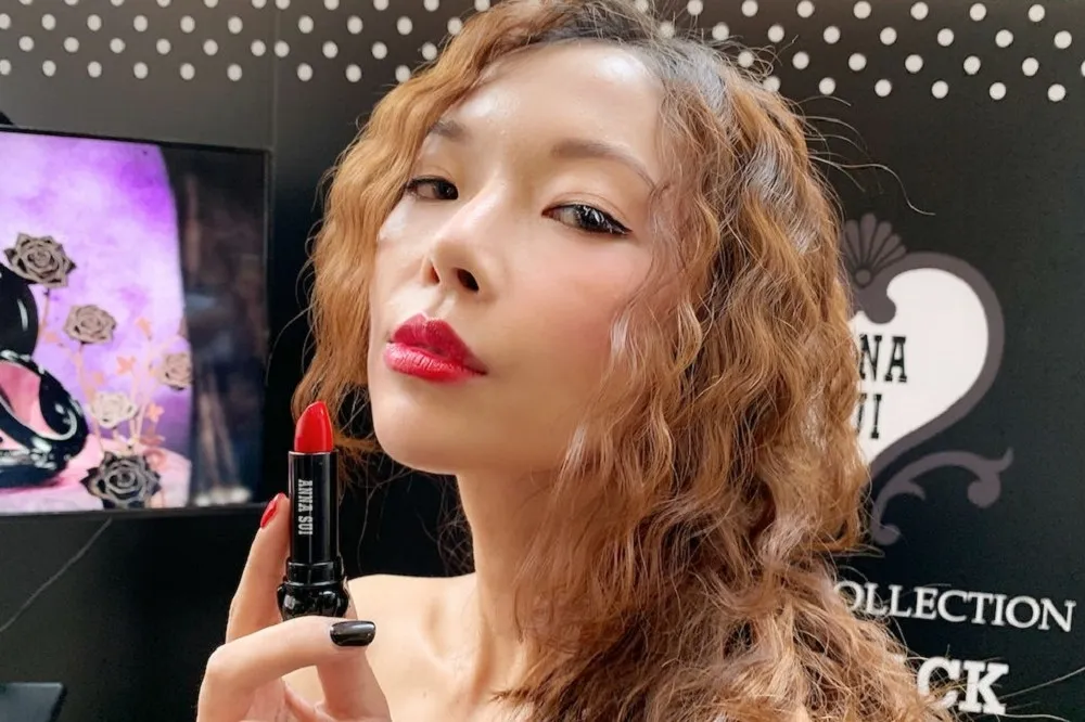 【有片】ANNA SUI「黑心皇后系列」的起手式，就是每看一次燒一次！