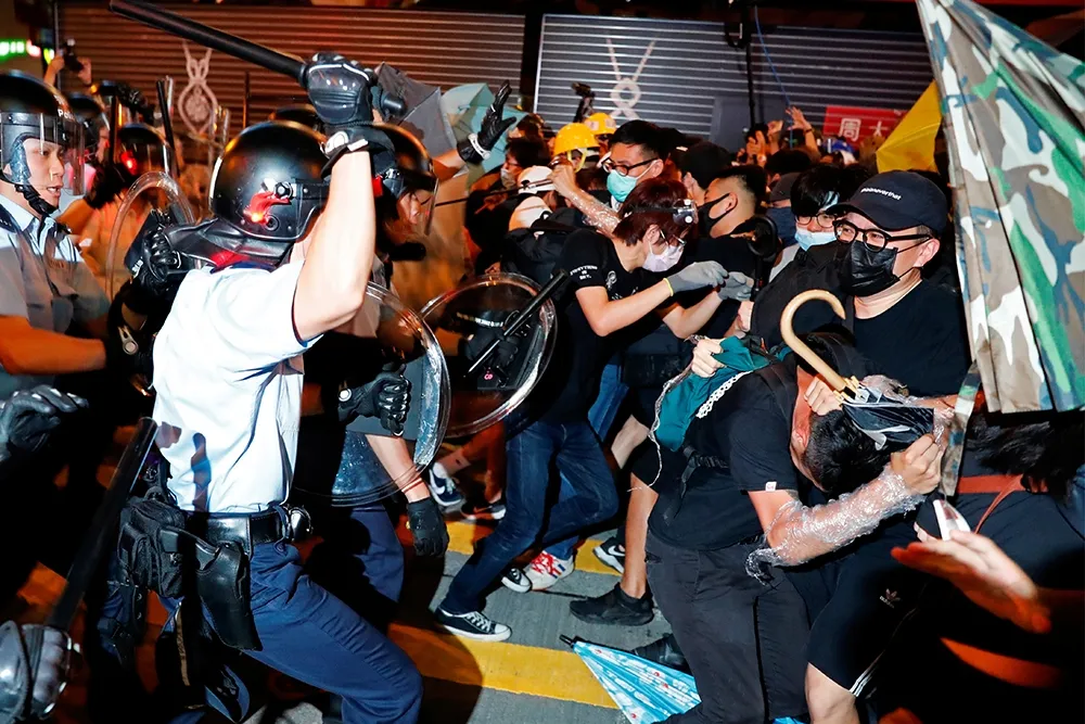 【香港反送中】港警旺角深夜清場揮棍甩打　示威者見血、記者亦遭攻擊髒話橫飛