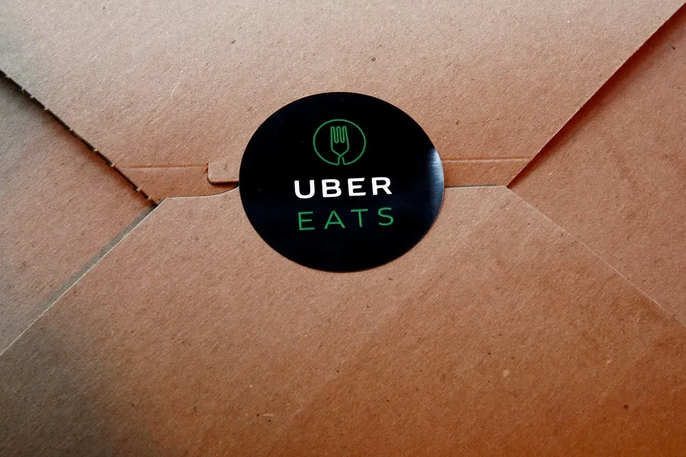 徒步外送拉麵當運動　日本銀髮族搶當Uber Eats外送員