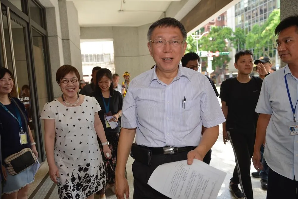 幕僚喊「有韓不投、非韓投郭」　柯文哲：沒辦法禁止他不能寫