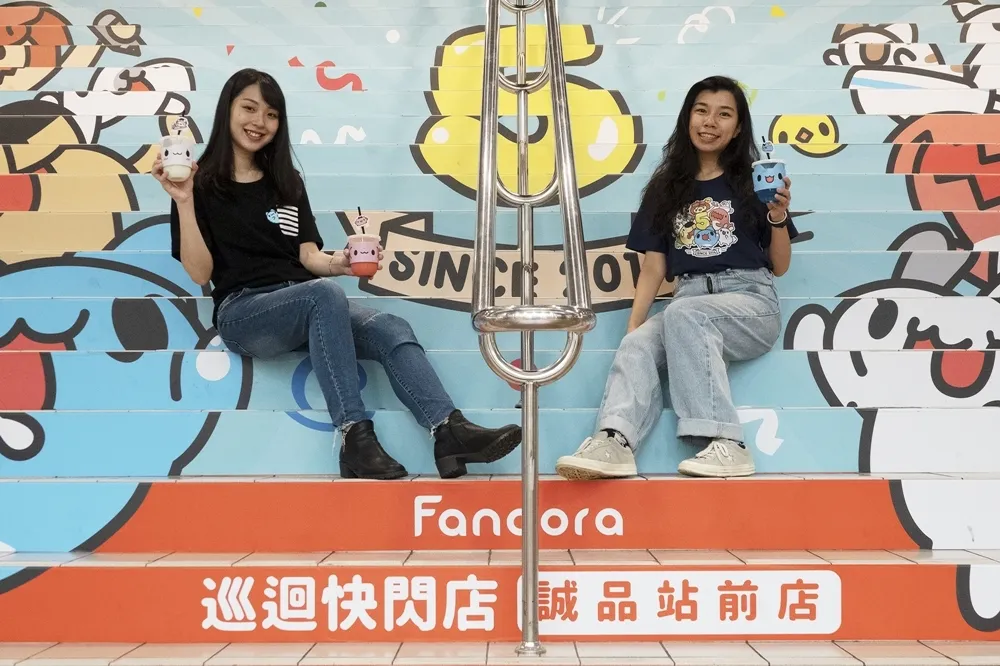 【有片】「奶泡貓咖啡吧」來襲！「Fandora 插畫家宿舍快閃店」於誠品站前店展開　咖波、白白日記、ㄇㄚˊ幾兔在這等你喔
