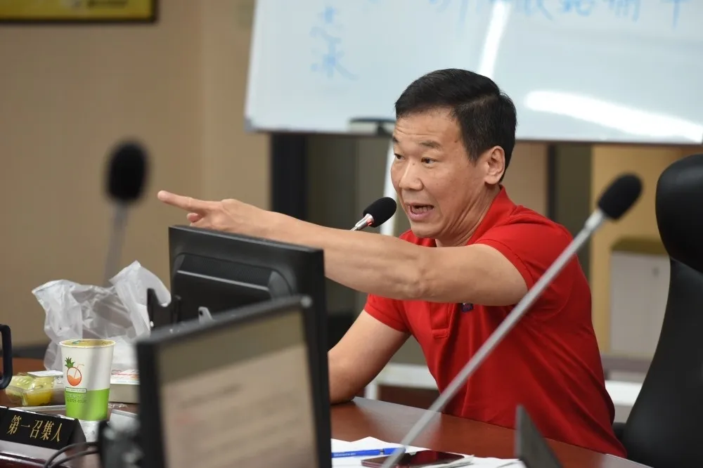 投書：鍾小平嗆吳敦義　想討什麼便宜