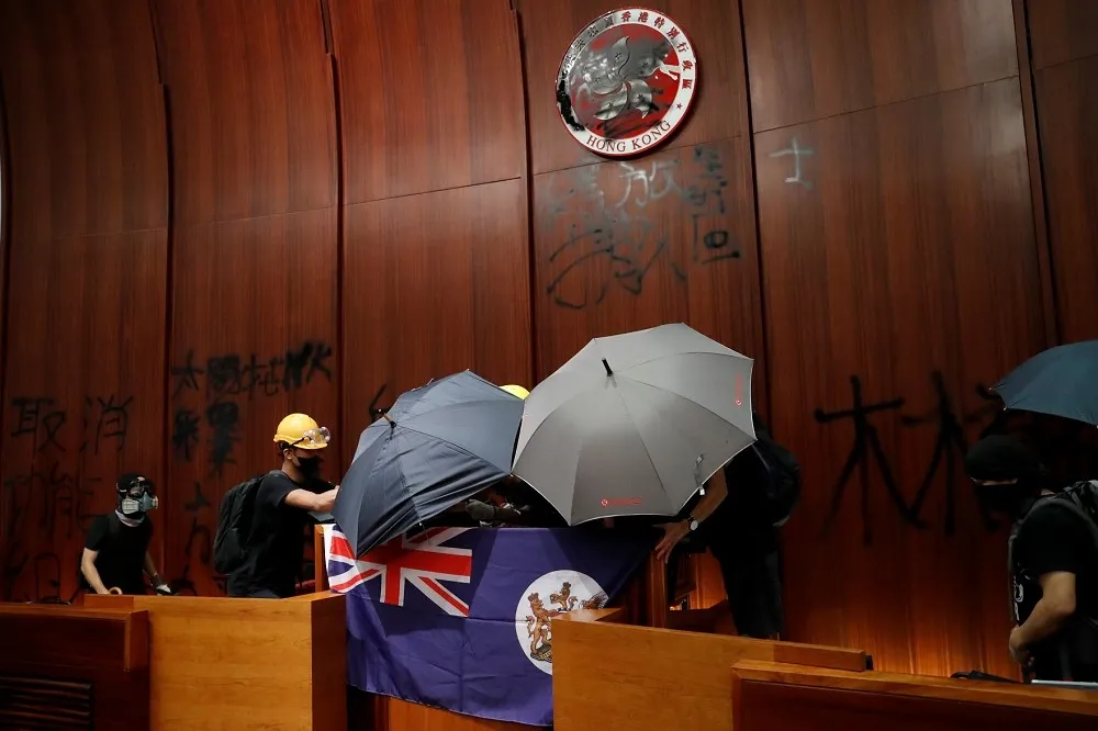 投書：香港的「反送中」收尾戲中戲未免太文明