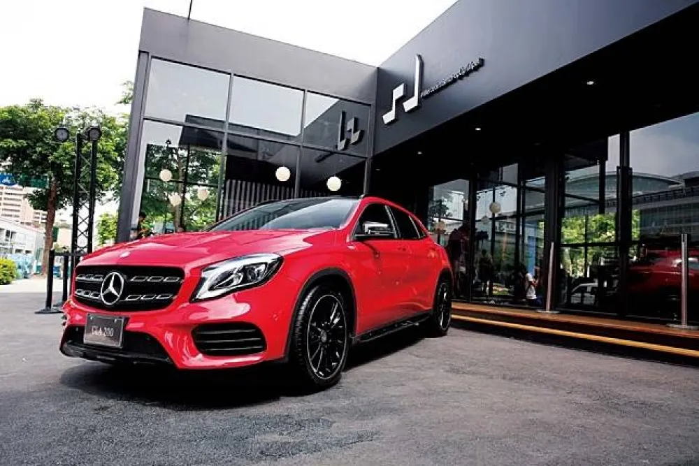 長大 童心未泯M.Benz GLA Facelift