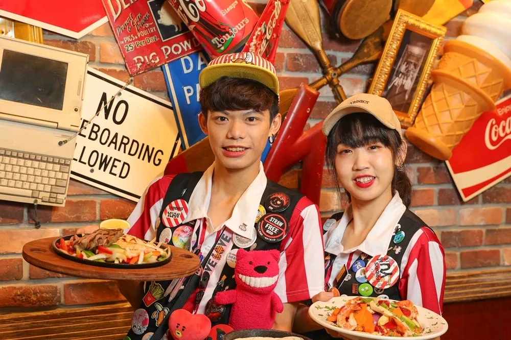 【有片】TGI FRIDAYS 全台首家「90 年代復刻店」7/16 進駐信義區　開幕當日無限暢飲