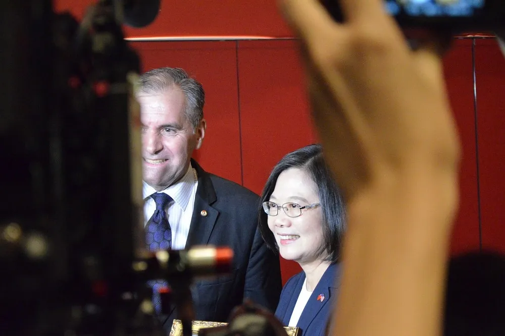 【蔡英文過境紐約】台灣總統首次在駐紐約代表處參與公開活動