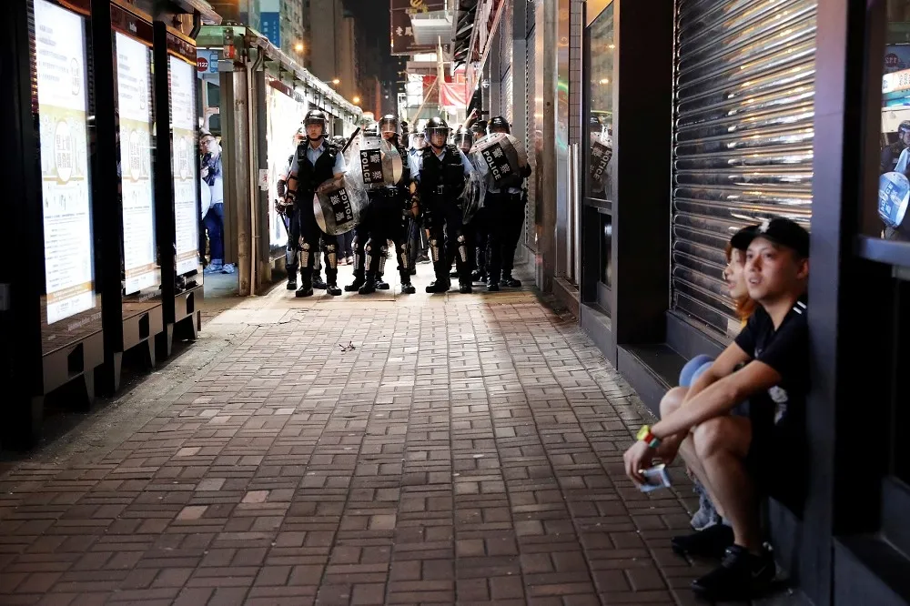 香港人不是打破玻璃　而是打破法西斯政權的金身