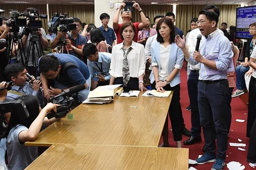 【立院鄉土劇】慈庸姊姊爆氣開罵　徐永明嗆國民黨「你們那麼笨」