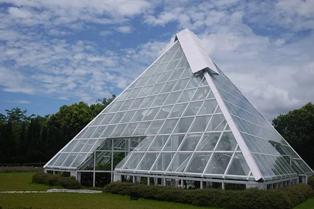 金字塔玻璃溫室　知卡宣森林公園最美景點