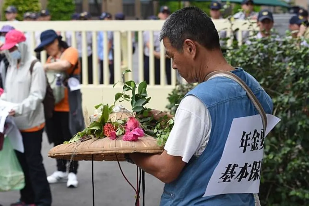 公務員有機會打工賺老本　「受雇」薪資2萬1009元以下