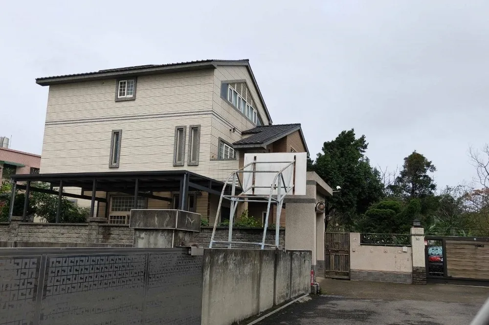 「請問這個農舍合法嗎」　詹江村點名王浩宇也有豪華農舍