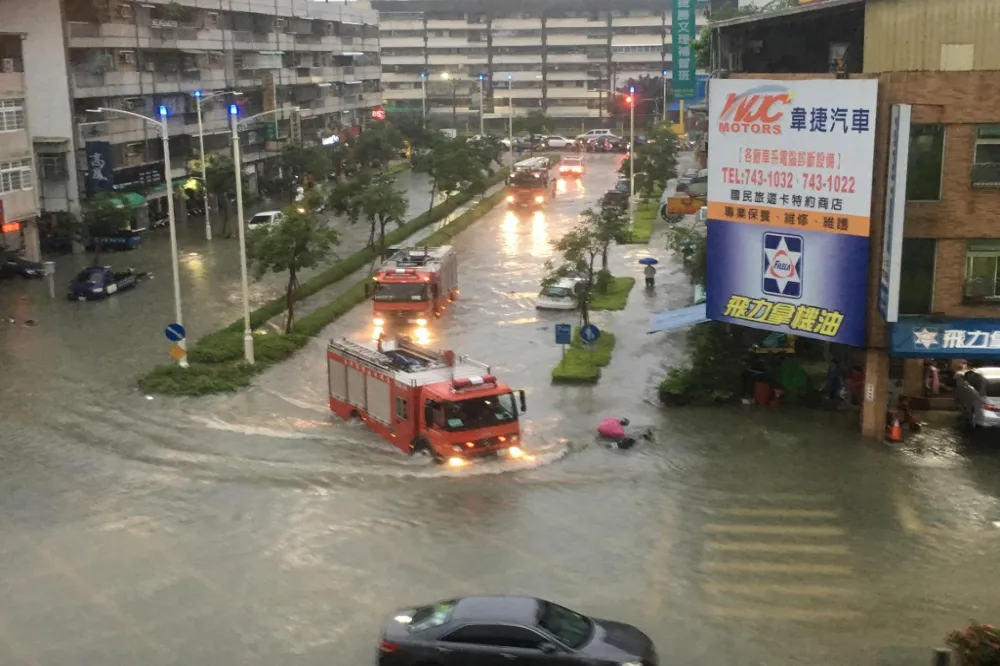  【豪雨炸高雄】20區淹水警戒！　大社時雨量衝破83.5毫米