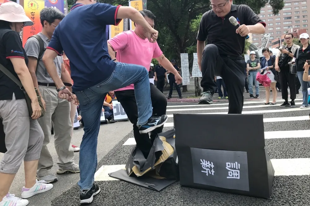 【全教總QQ】今年物價穩定　政院拍板：軍公教2020年不調薪