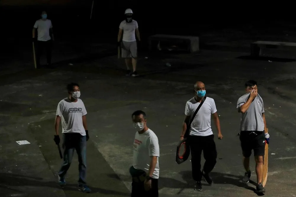 【香港反送中】示威民眾遭白衣人棍棒無差別攻擊　警方挨批救援太慢