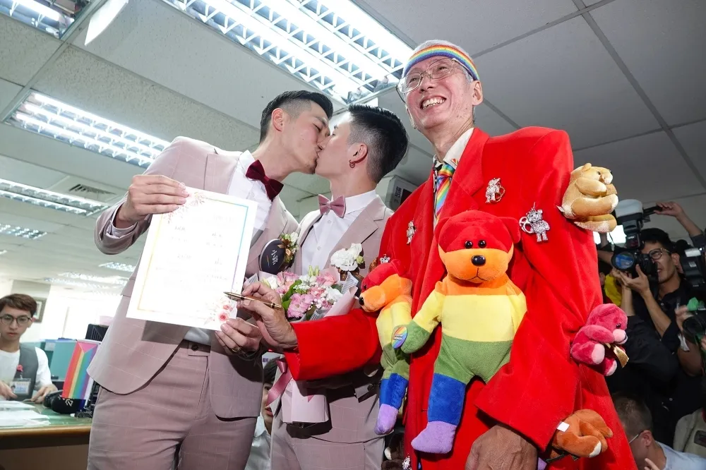 【同婚除bug】還沒有英文版證書…　中港澳伴侶登記「努力中」