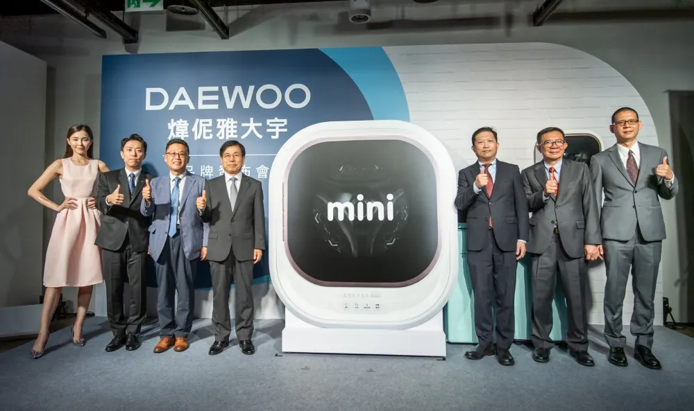 韓流家電DAEWOO煒伲雅大宇登台　世界首創mini壁掛式滾筒洗衣機　為居家風格佈置掀起新浪潮