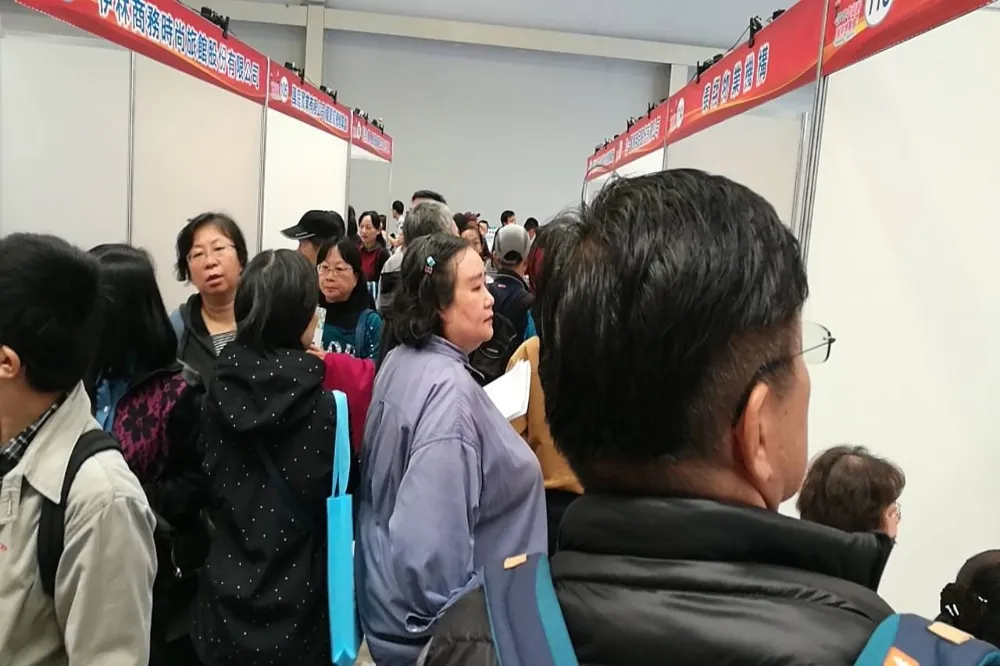 禁歧視！中高齡就業法草案將拍板　逾65歲勞工可簽定期契約