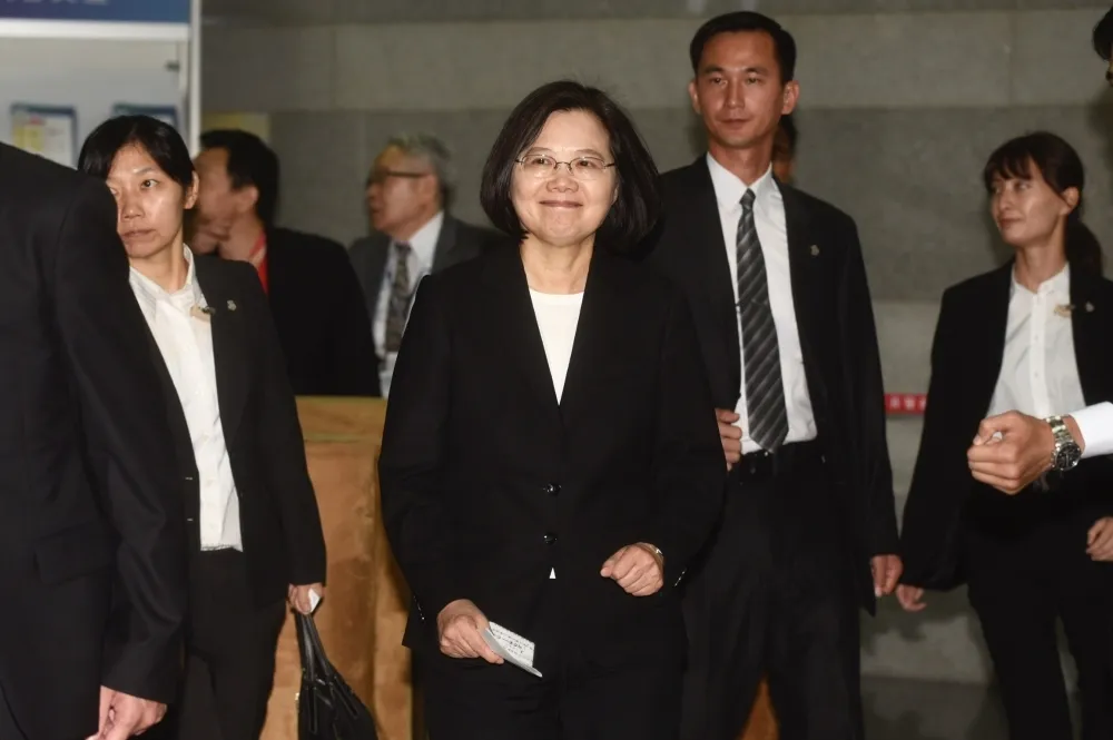 【快訊】蔡英文先遣隨扈車隊　高架發生追撞車禍