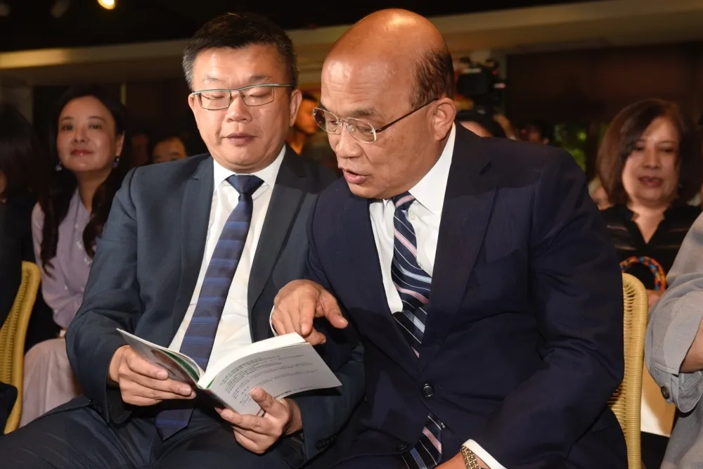 韓喊保衛中華民國　蘇揆反譏：在林鄭面前連沙發都不敢坐滿