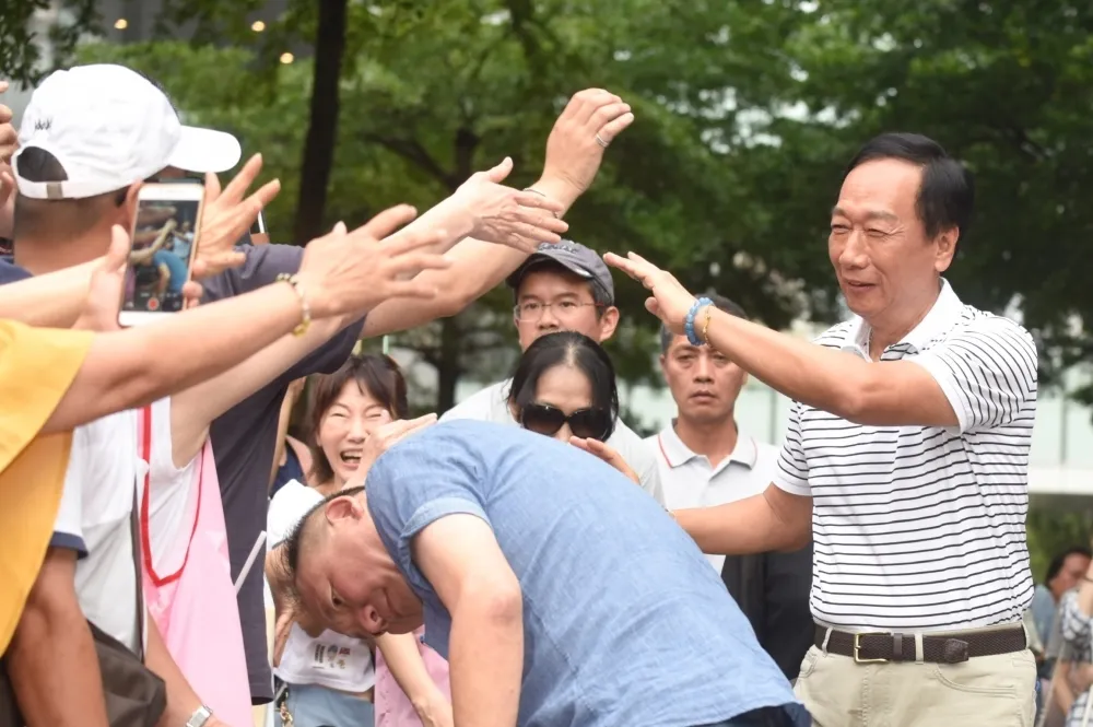 【郭董還沒回來】31日果凍們接機未成　韓國瑜熱情喊話「一定會聯繫」