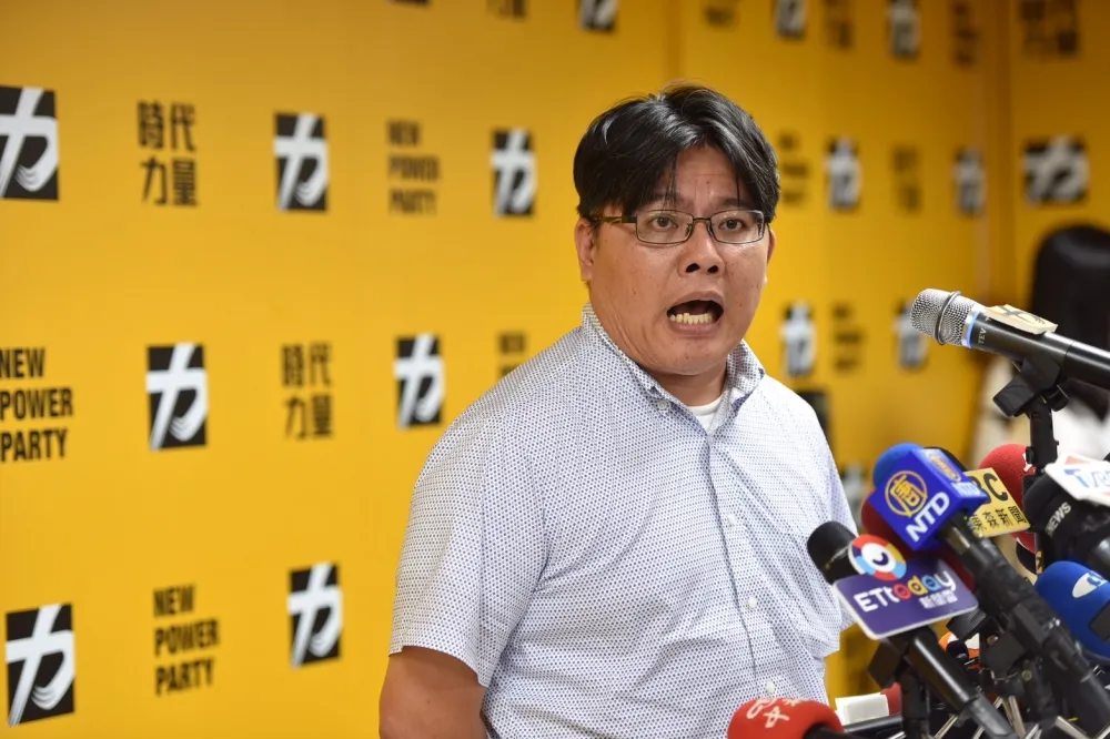 【直播】洪慈庸哽咽「留下」　邱顯智難過：自認做得不夠好